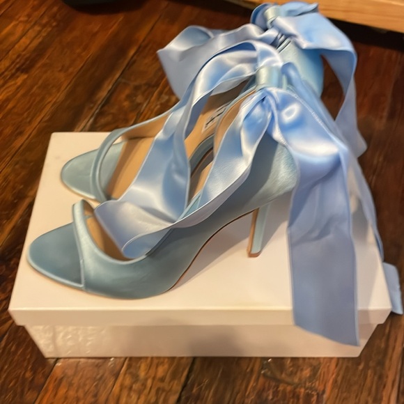 Henri Lepore Dezert size 8 blue heels - Picture 2 of 9
